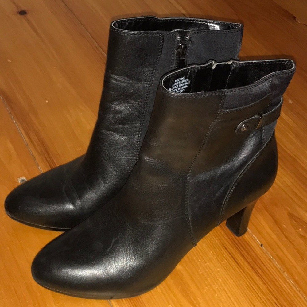 Women’s 9M Black Anne Klein Booties
